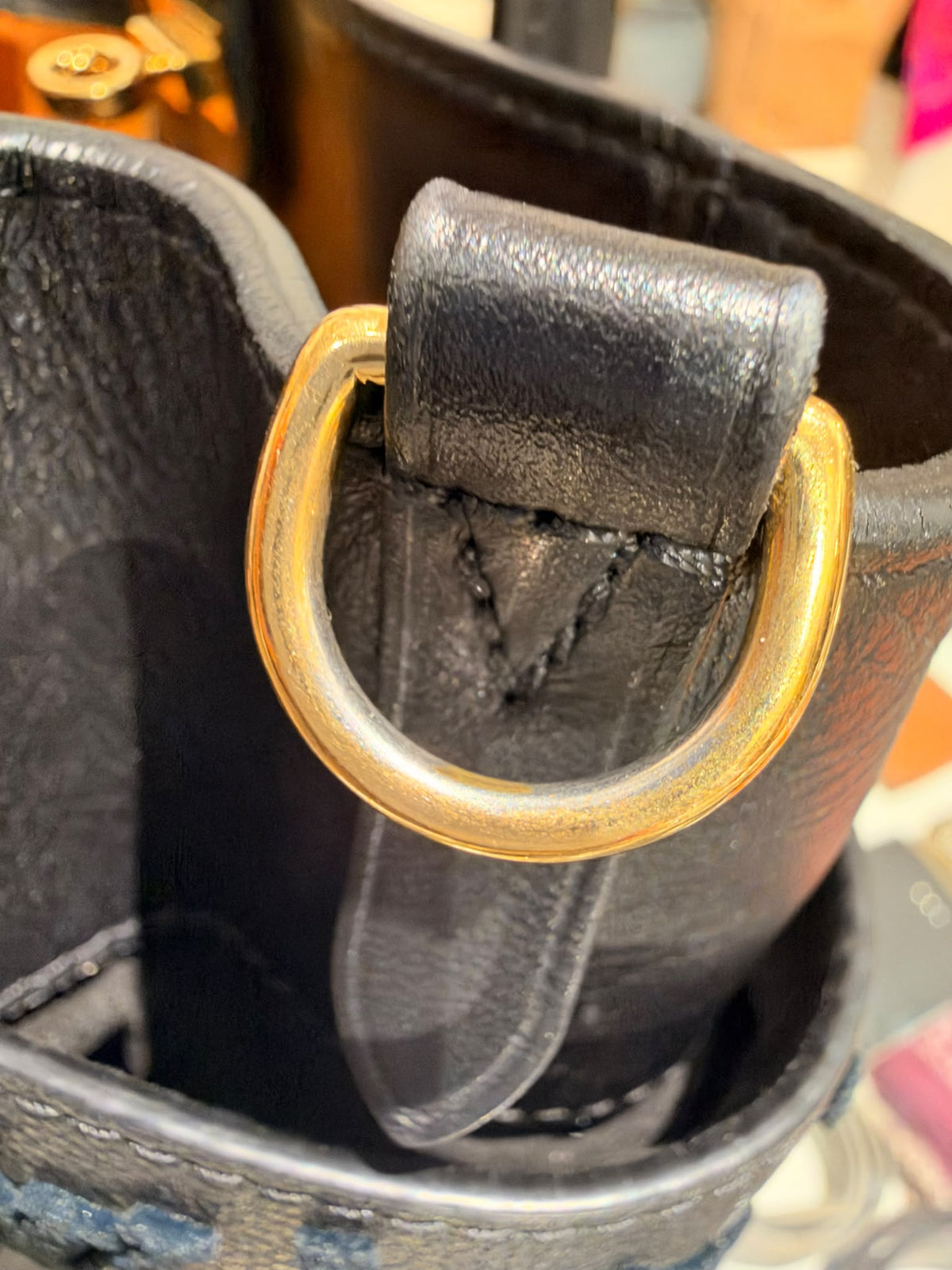 LOUIS VUITTON "ON MY SIDE" MM